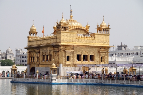 Золотой храм - достопримечательности Индии.