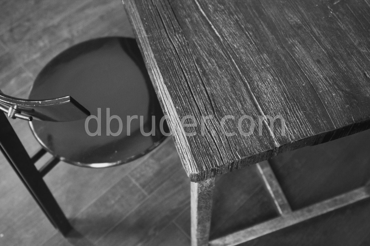 Мебель из старой древесины от Братьев немцеВ