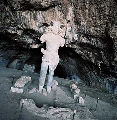 Статуя Шапура I
