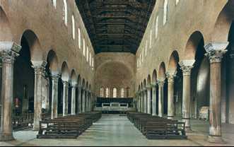 Интерьер базилики Сан-Франческо. Флоренция