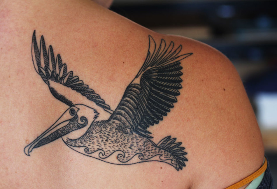 Татуировка-амулет в виде пеликана
