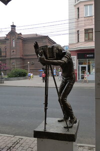 Памятник фотографу в Красноярске