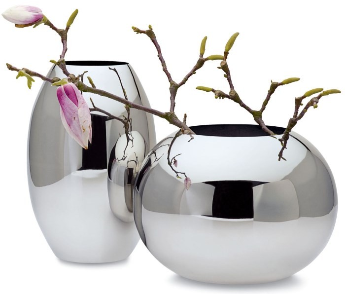 Металлические декоративные вазы