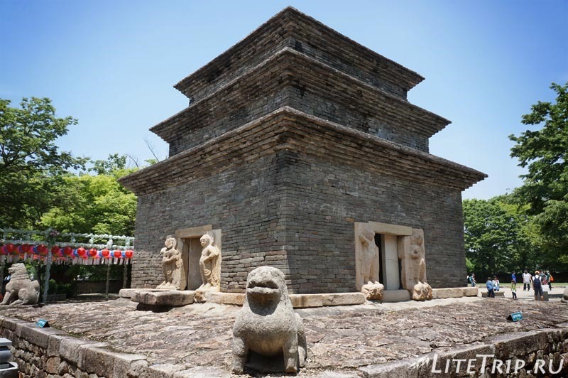 Южная Корея. Кёнджу. Храм Пунванса - старая пагода.