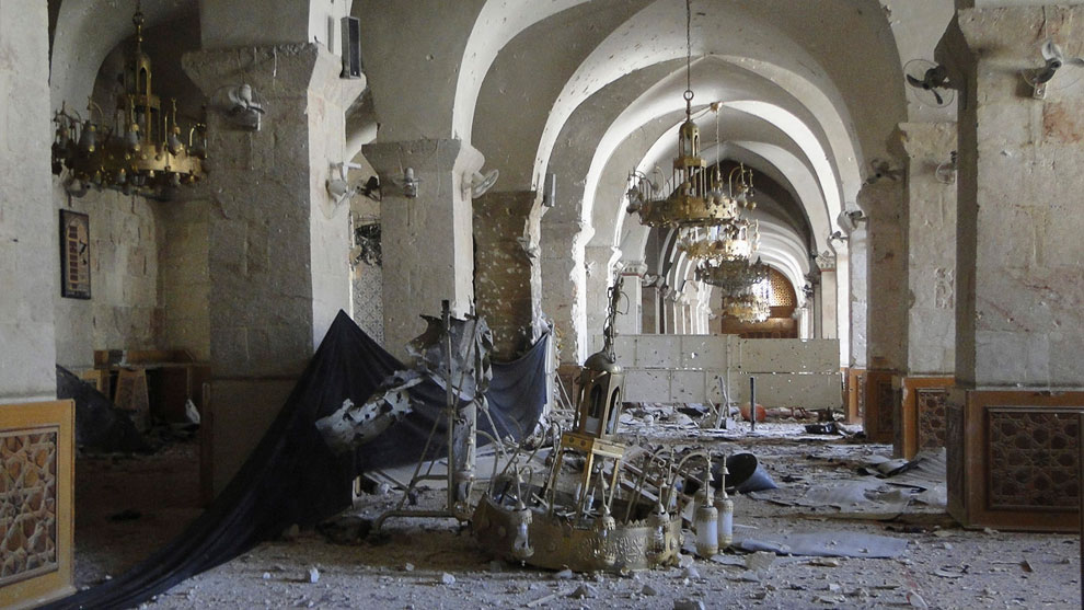 Внутри мечети в Алеппо