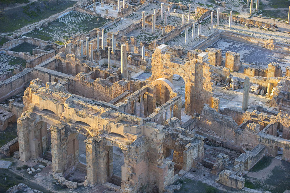 Лептис-Магна — древний город в области Сиртика (позже называлась область Триполитания) на территории современной Ливии
