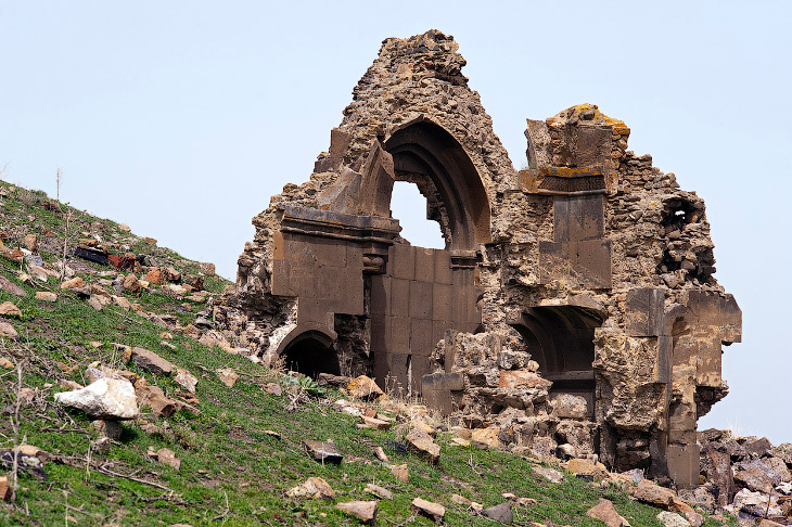 Руины мавзолея, построенного приблизительно в 1050 году нашей эры