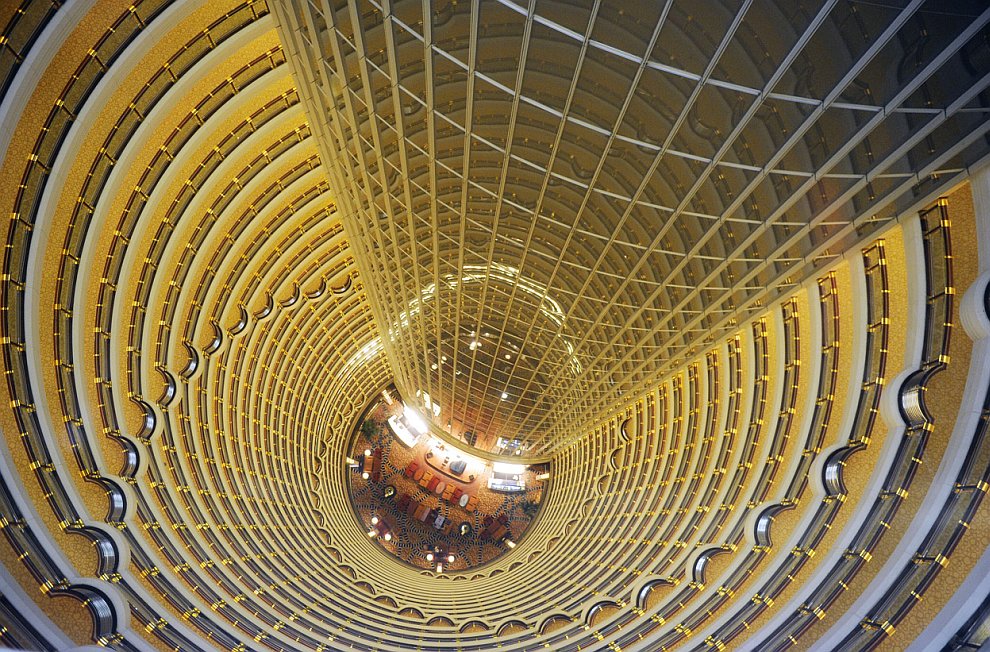 Внутри офисной башни Jin Mao в финансовом районе Пудун