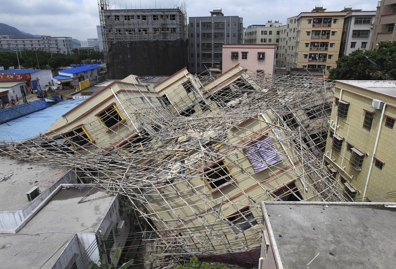 рухнувшее здание в провинции Китая