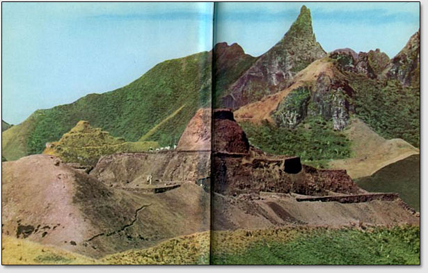 Раскопки одного из гигантских сооружений, находящихся на острове Рапа-Ити возле деревни Моронга Ута (фото из <a href=
