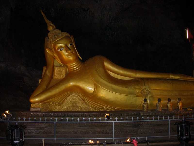 Храм Ват Пхо лежащего будды