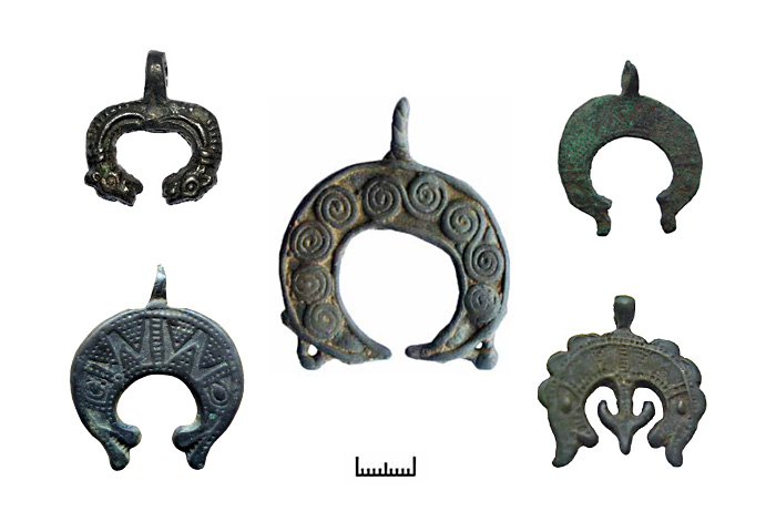 Древние амулеты – лунницы с зооморфными окончаниями