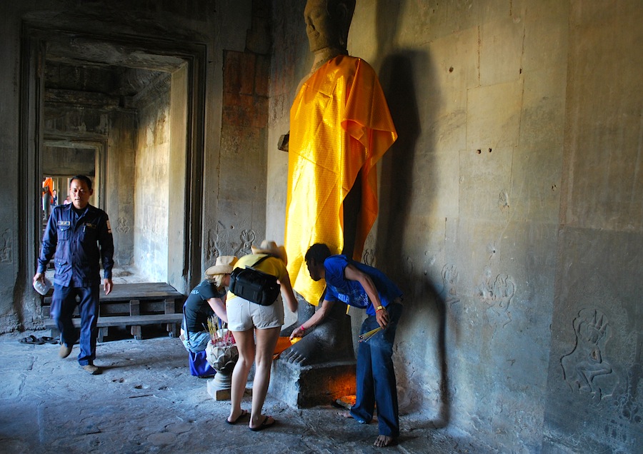 статуя Будды в Ангкор-Вате