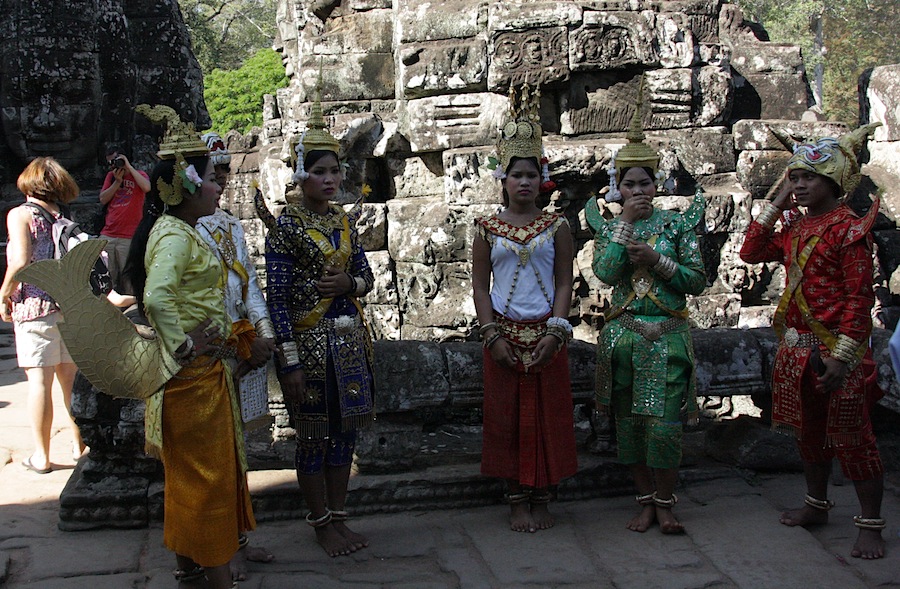танцоры в Ангкоре