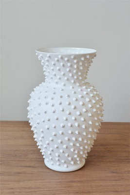 Белая ваза