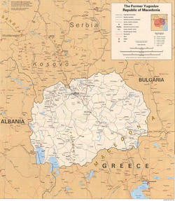 Большая политическая карта Македонии с дорогами, городами и аэропортами.