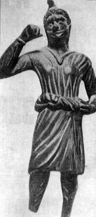 Бронзовая статуэтка персидского трубача