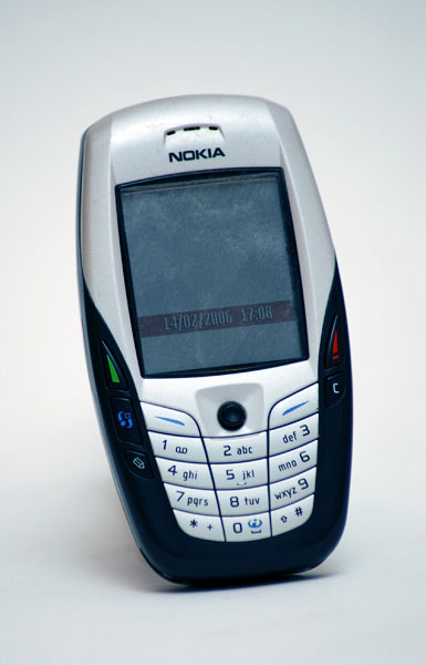 15. Необычный Nokia 6600 был невероятно популярным, несмотря на свою высокую цену в 2003 году. 