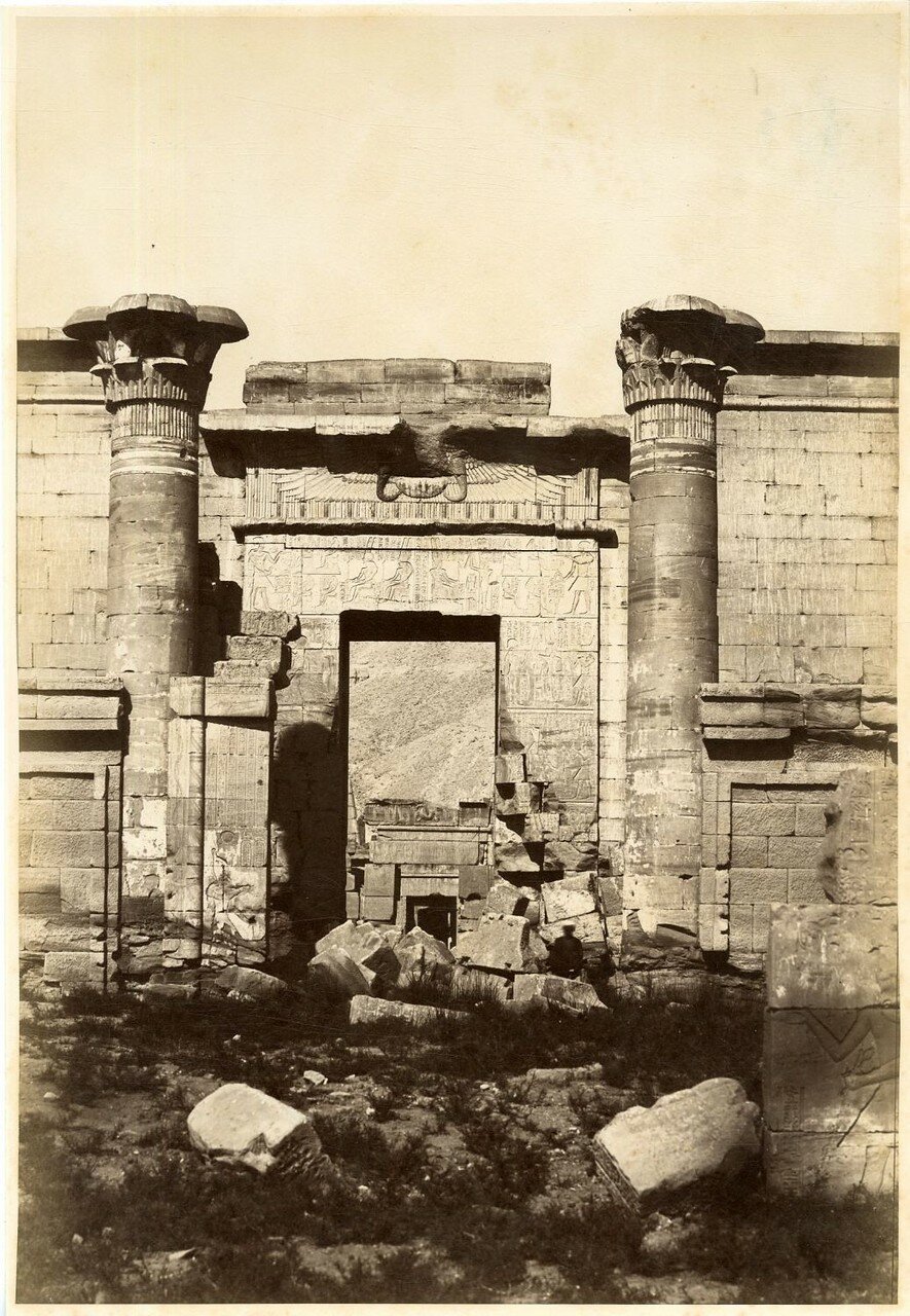 Фивы, Ворота храма Тутмоса