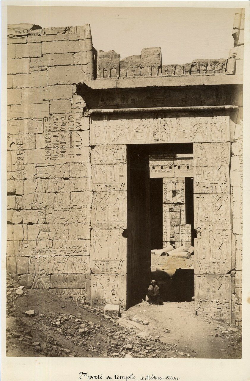 Мединет-Абу. Врата храма