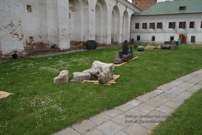 Древние надгробия Новодевичьего монастыря, Москва