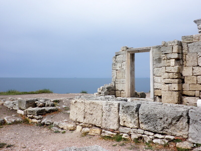 Херсонес, восточный вход в византийскую базелику