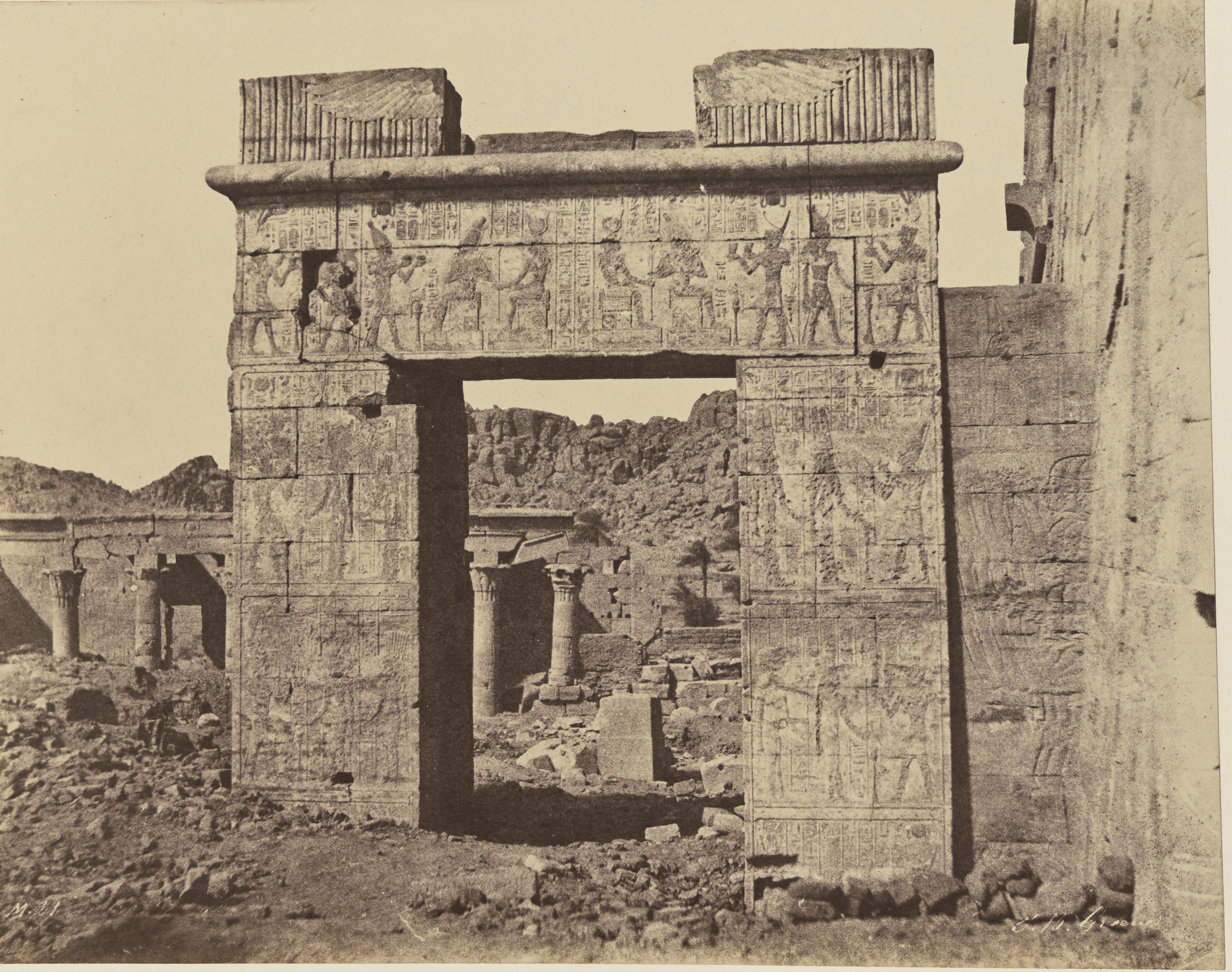 Филе. Врата Птолемея II и храм Исиды