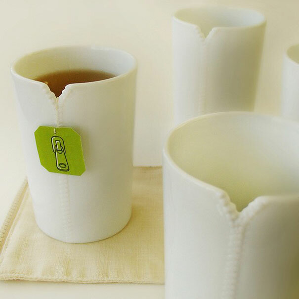 Чашки на молнии от дизайнера Megawing. В выемке удобно зафиксировать веревочку от чайного пакетика
