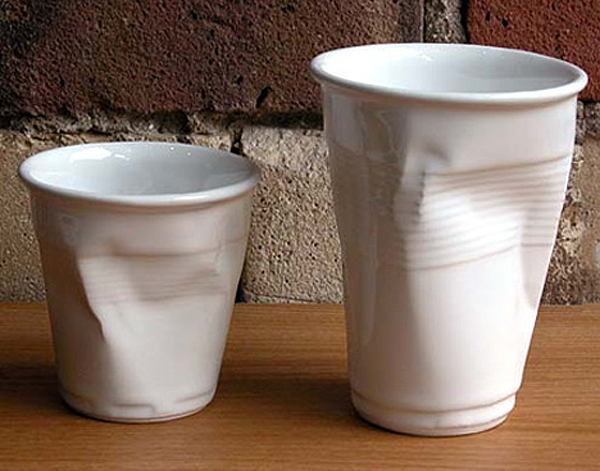 Пластиковый стаканчик из фарфора придумал дизайнер Robert Brandt