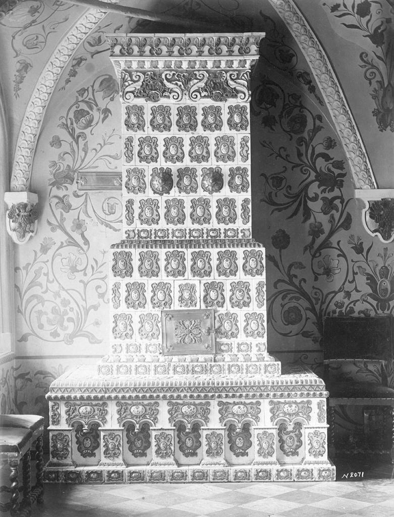 Столовая палата в Теремном дворце. Изразцовая печь