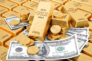 слитки золота и деньги