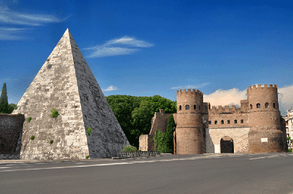 Стена Аврелиана в Риме - Пирамида Цестия