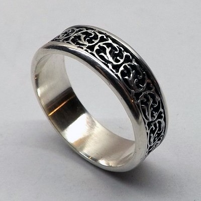 Серебряное кольцо с чернением. Фото: valentin.livemaster.ru