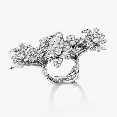 Бриллиантовое кольцо с цветами от Mellerio