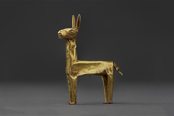 Фигурка ламы из золота. 1400-1533 гг. Фото: Daniel Giannoni, Музей золота Перу, Лима
