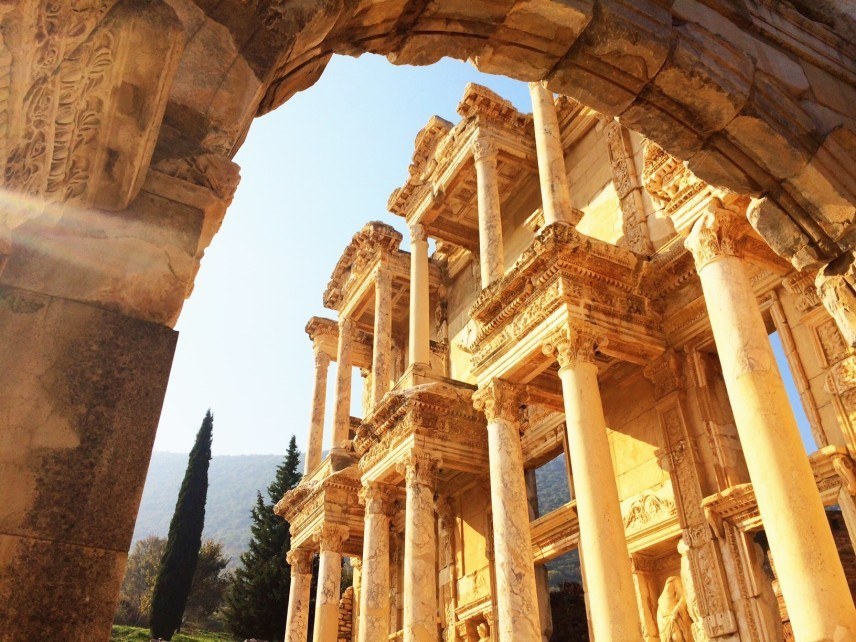 библиотека эфес руины