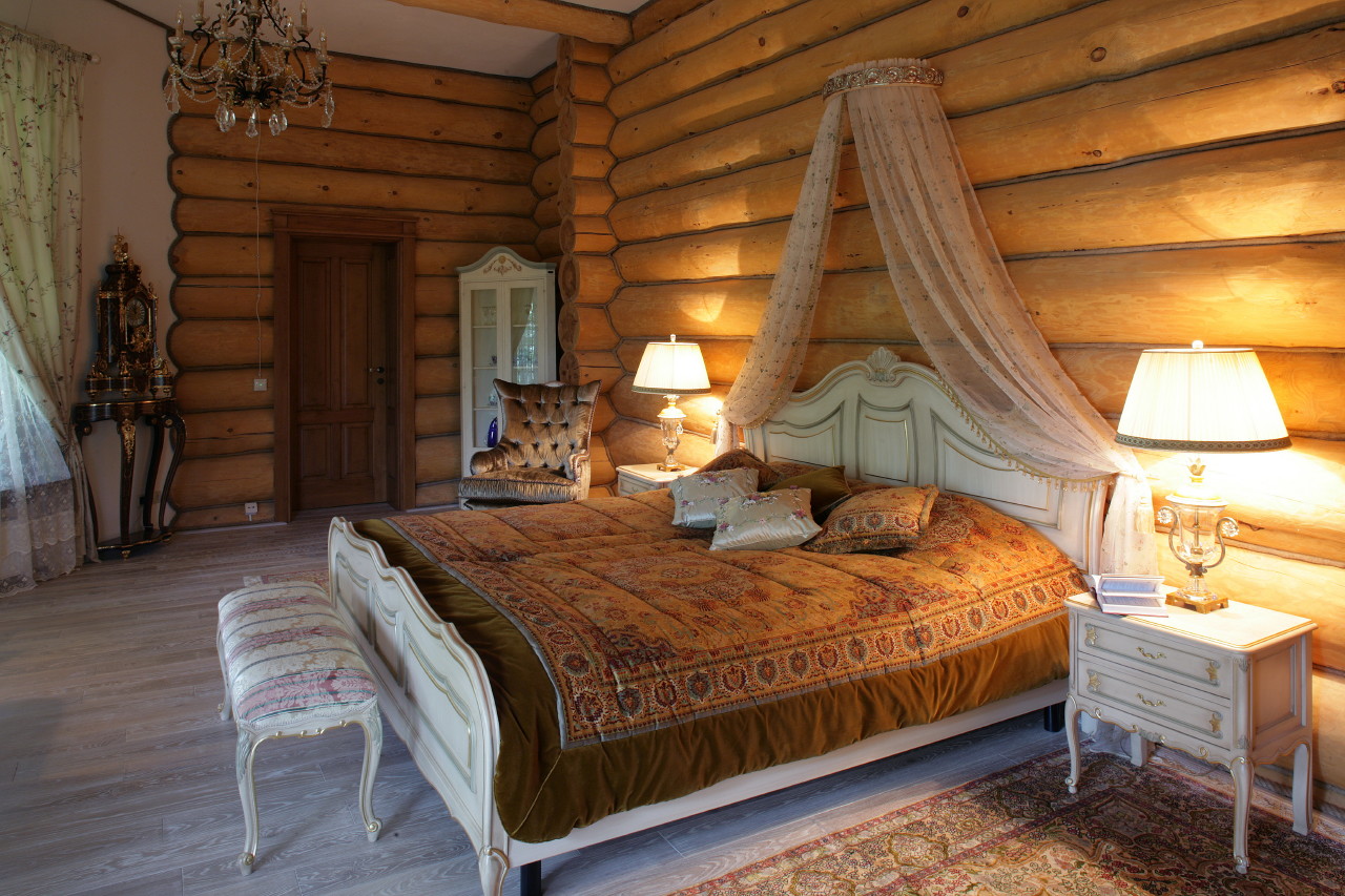 Уютная спальня в русском стиле