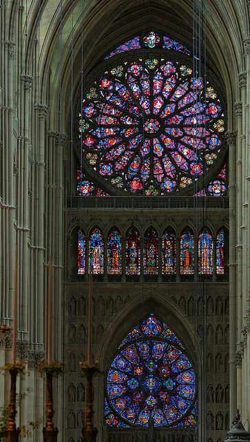 Roses, nave of Reims Cathedral.: 