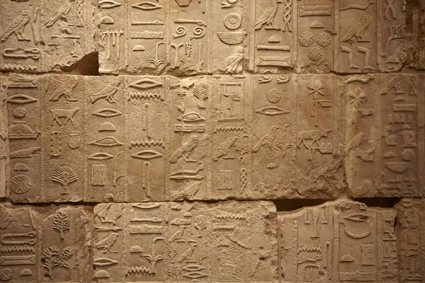 Старый Египет древние письмена на каменных фоне — стоковое фото