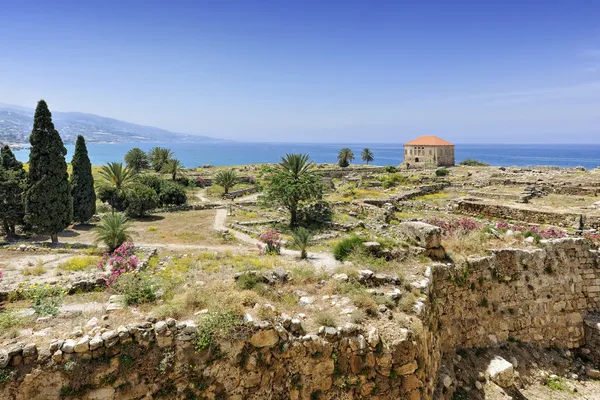 Старый дом Ливана в пределах археологических раскопок byblos — стоковое фото