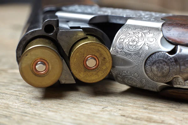 Старинный охотничий пистолет с раковинами — стоковое фото