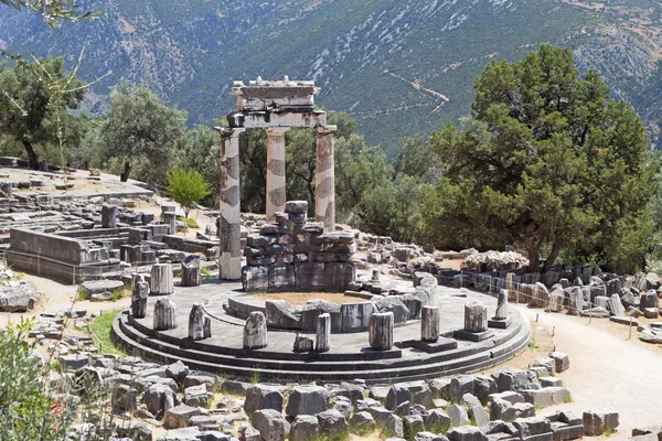 Храм Афины пронии в Дельфах в Греции — стоковое фото