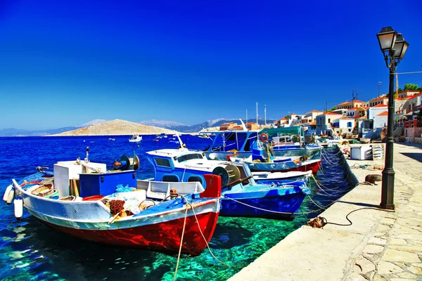 Цвета серии Греции - традиционные рыбацкие лодки — стоковое фото