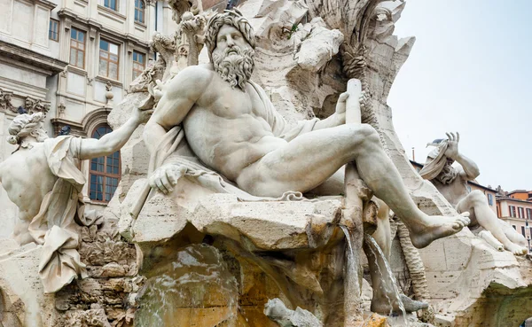 Зевс в Бернини фонтан четырех рек, Рим — стоковое фото