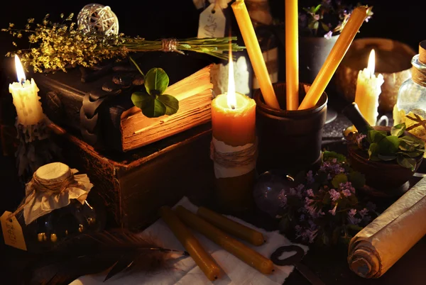 Свечи с магических предметов — стоковое фото