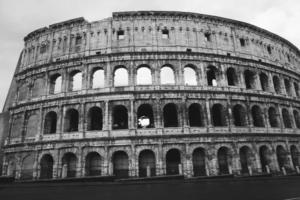 Древний Колизей в Риме — стоковое фото