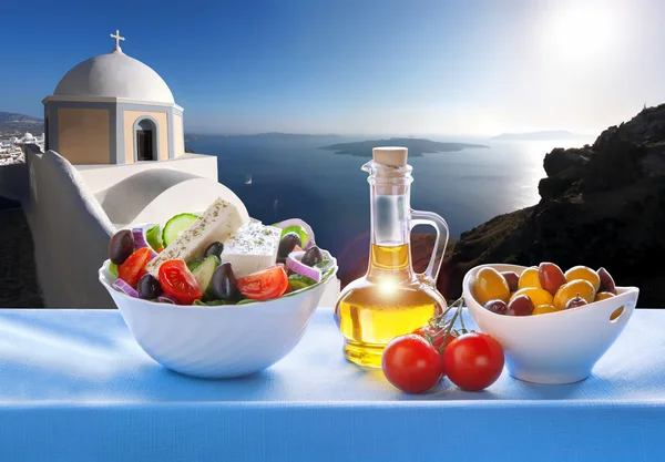 Греческий салат в остров Санторини в Грецию — стоковое фото