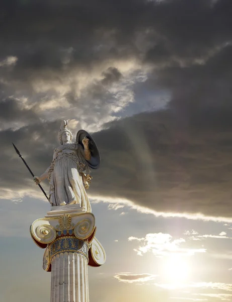 Восход солнца в Афинах - Статуя Афины — стоковое фото