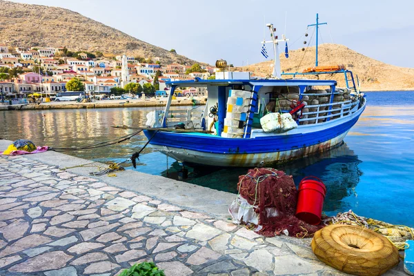 Традиционные греческие острова - Чалки с желающих лодки — стоковое фото
