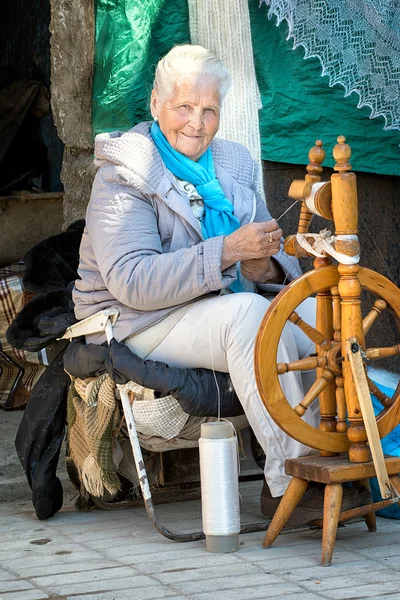 Бабушка и прялки Стоковое Изображение